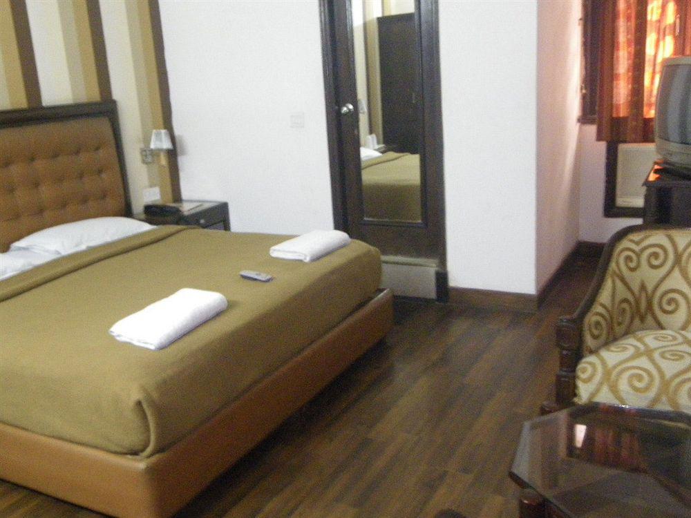 Hotel Metro Continental Delhi  Exterior photo